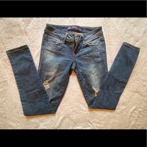 Distressed skinny jeans